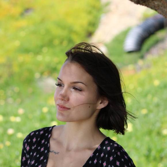 Meet your Posher, Tawni - Picture 1 of 1